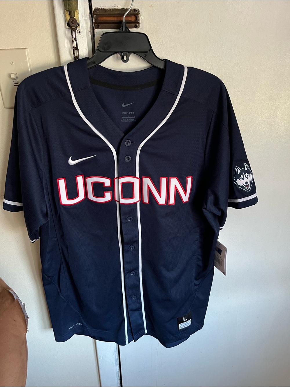 UConn Huskies Nike men’s NCAA baseball jersey L